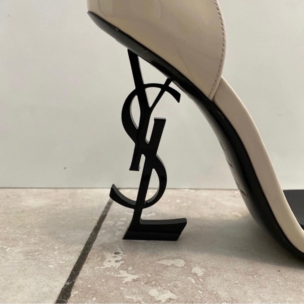 Pre-owned YSL Opium Sandals for Sale!
- Very good condition, minor wear - Picture 3 of 6